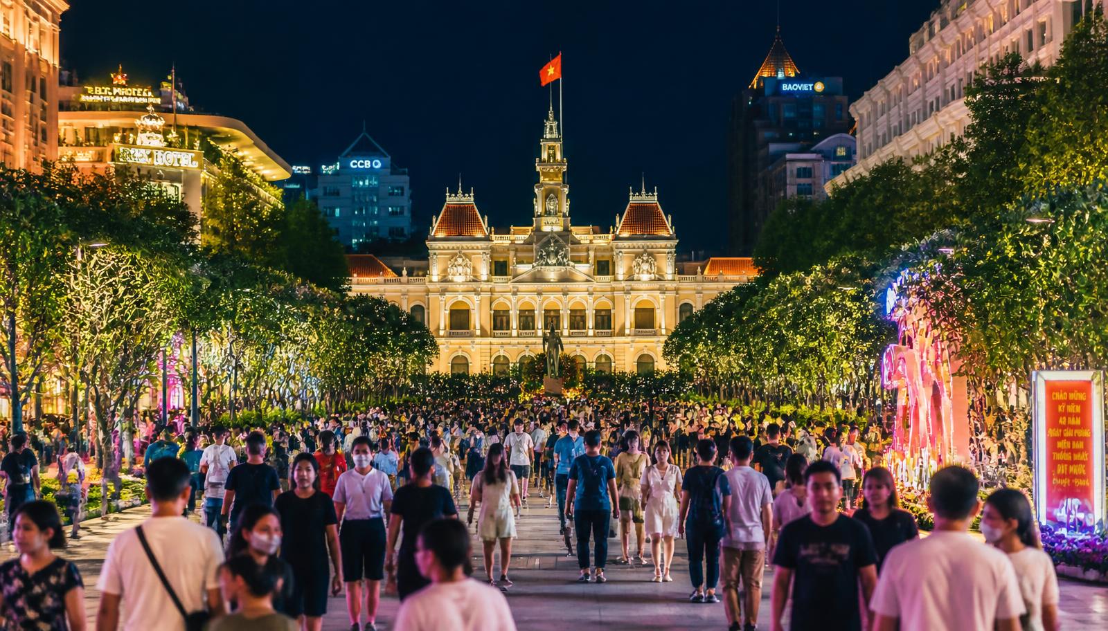 Phố đi bộ Nguyễn Huệ về đêm